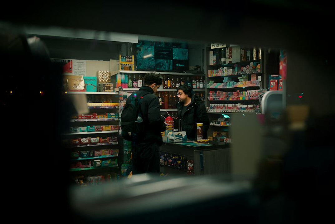 detective discussing with store manager